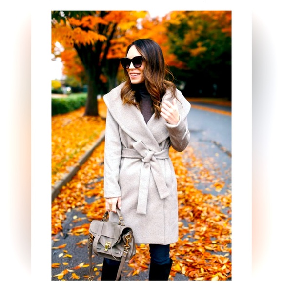 COPY - Pre-owned -Zara's beige hooded wrap coat- with long sleeves. - Picture 1 of 9